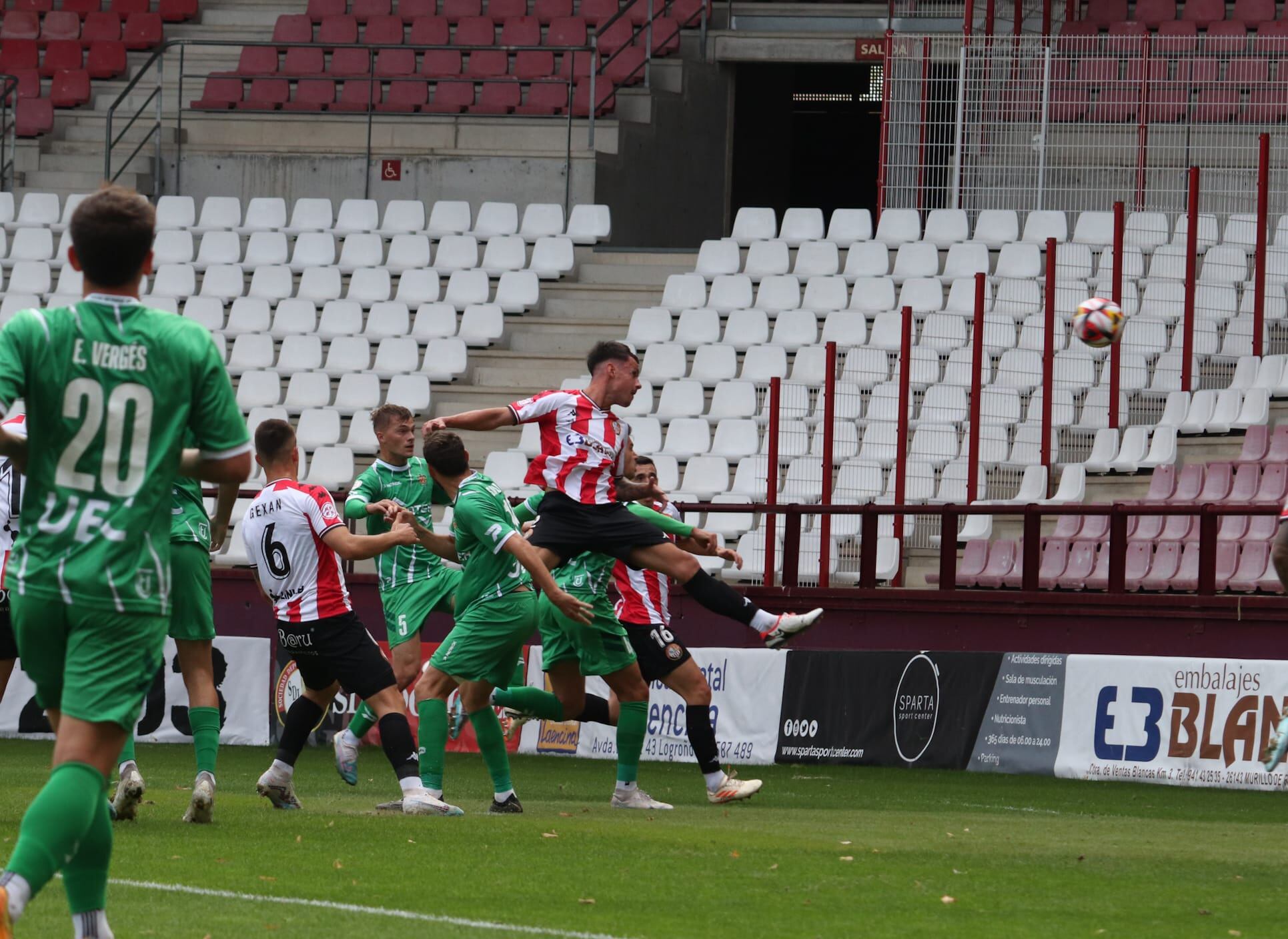 Adrián Trespalacios marcó su primer tanto como blanquirrojo ante el Cornellà / SD Logroñés