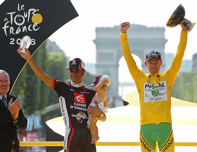 Pereiro y Landis en el podio final de los Campos Eliseos en 2006