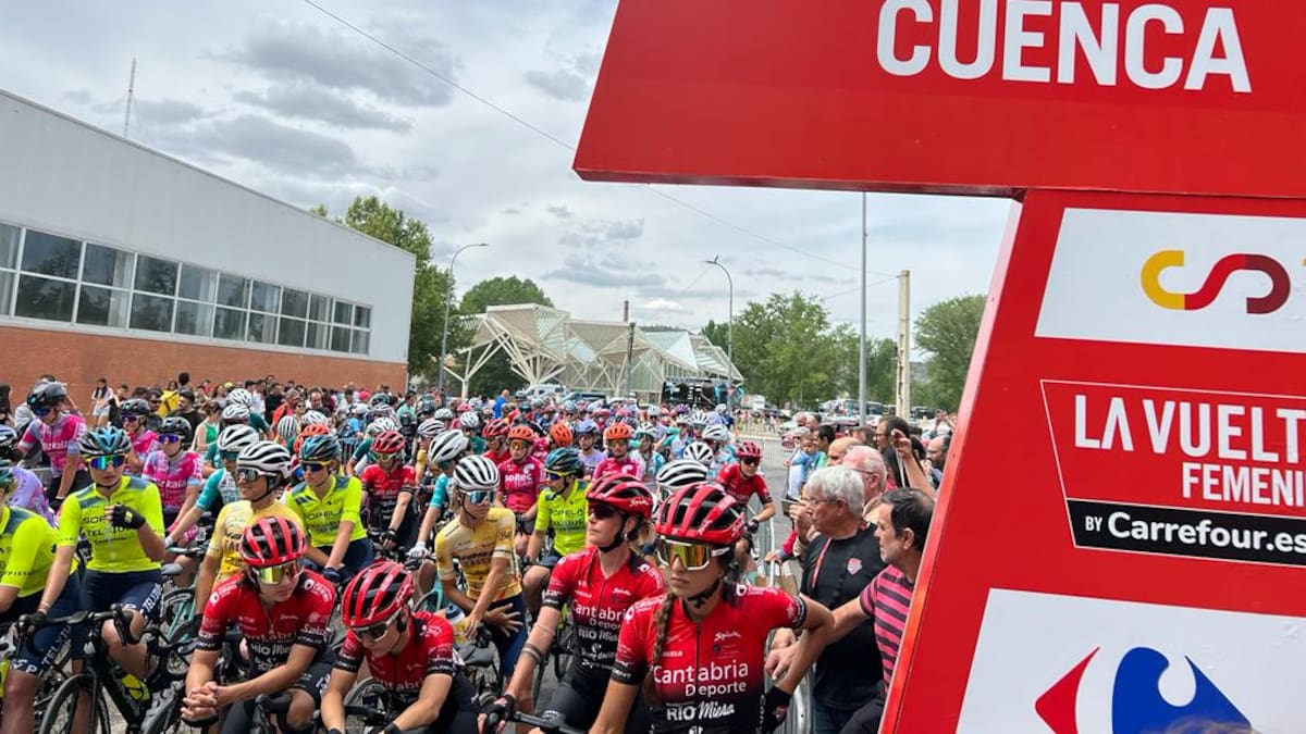 Cuenca disfruta de la salida de la cuarta etapa de la Vuelta Femenina