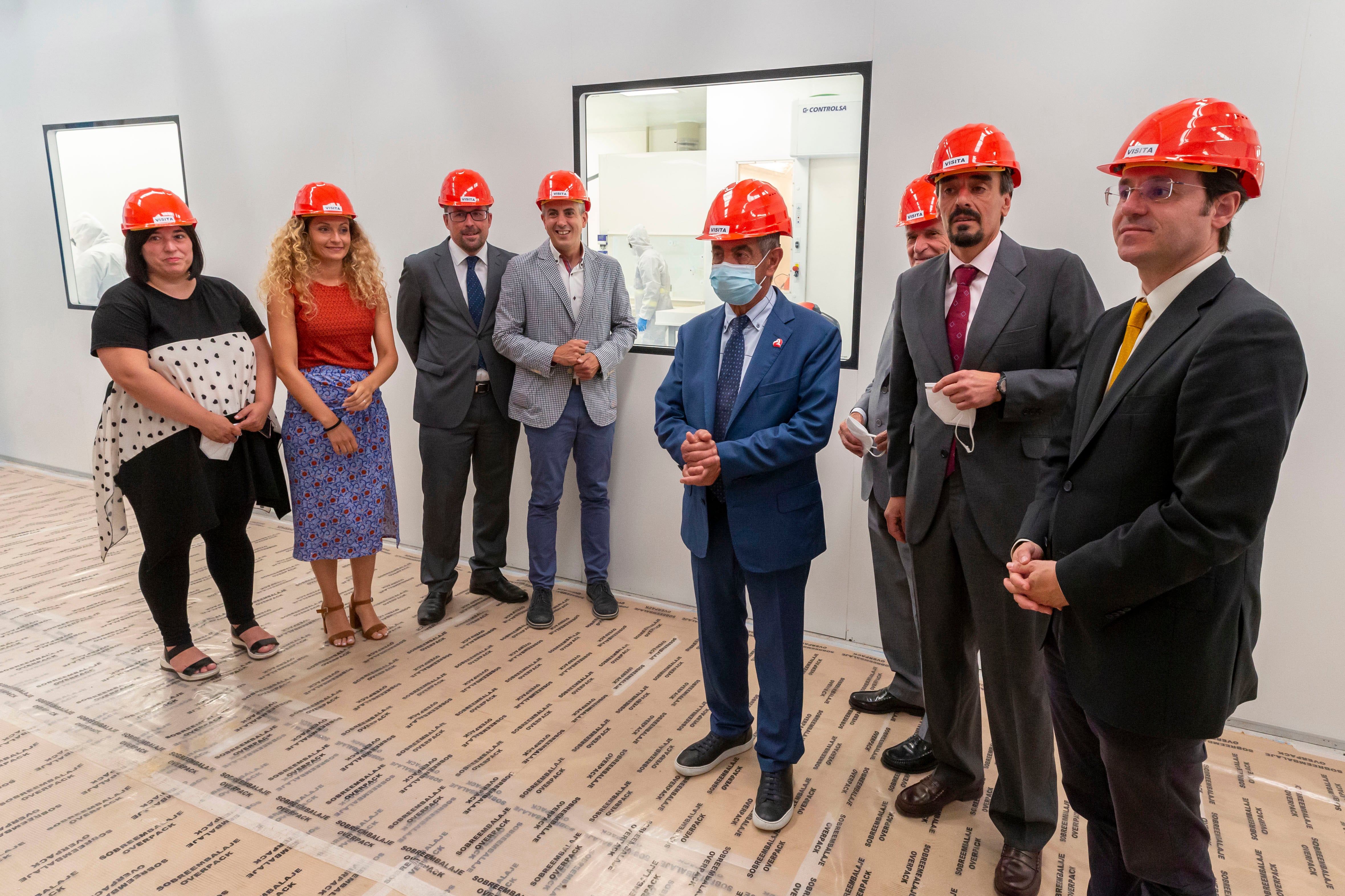 Revilla y Zuloaga visitan las instalaciones de Derivados del Flúor junto con el secretario general del Ministerio de Industria, Raúl Blanco