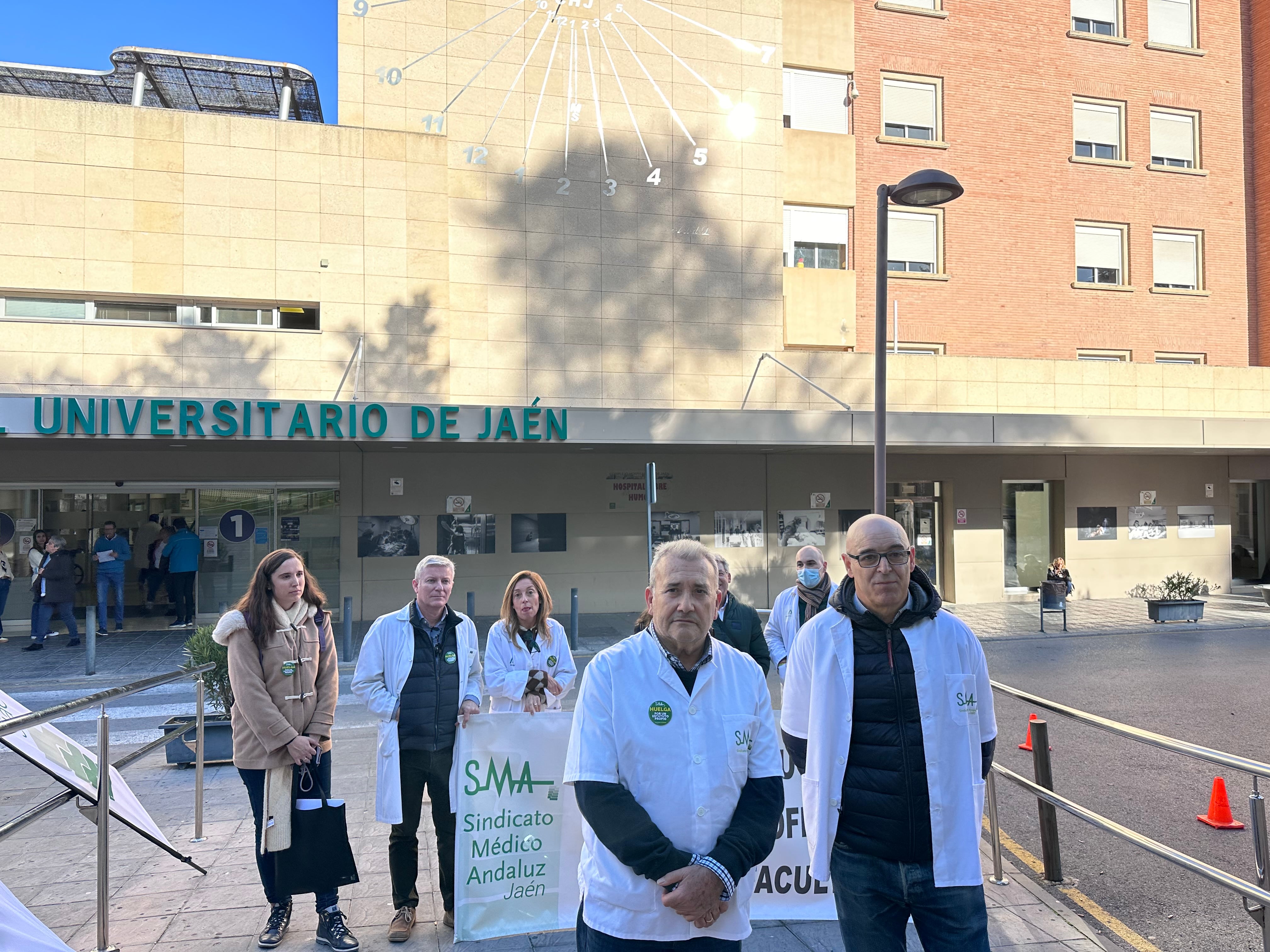 Los sanitarios viven su tercer día de huelga solicitando cambios en el estatuto marco.