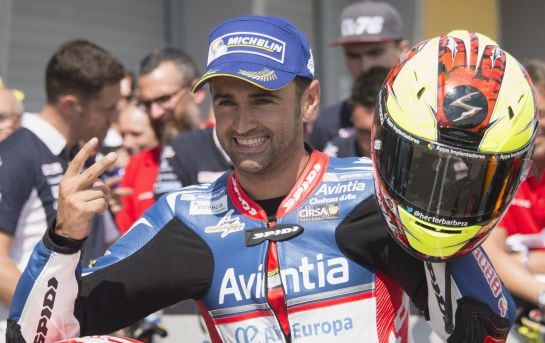 Héctor Barbera celebra su segunda posición en la calificación del GP de Alemania de MotoGP.