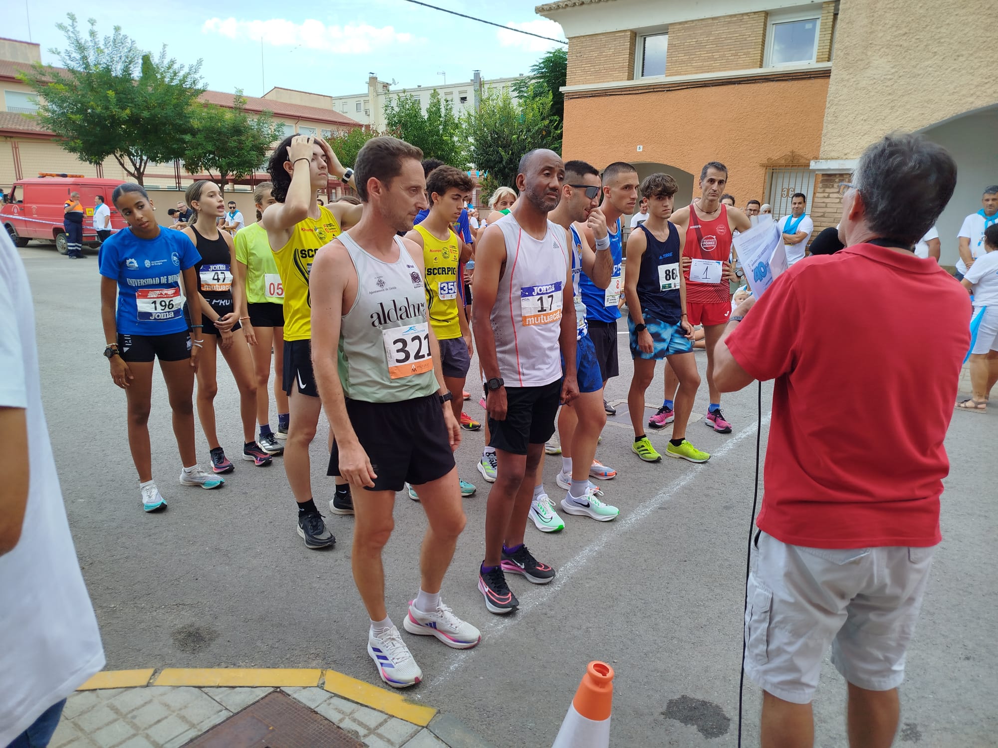 Salida de la carrera del pollo en Sariñena