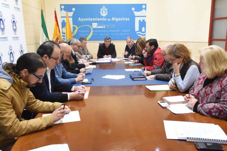 Un momento de la Comisión de Hacienda, celebrada en el Ayuntamiento de Algeciras.