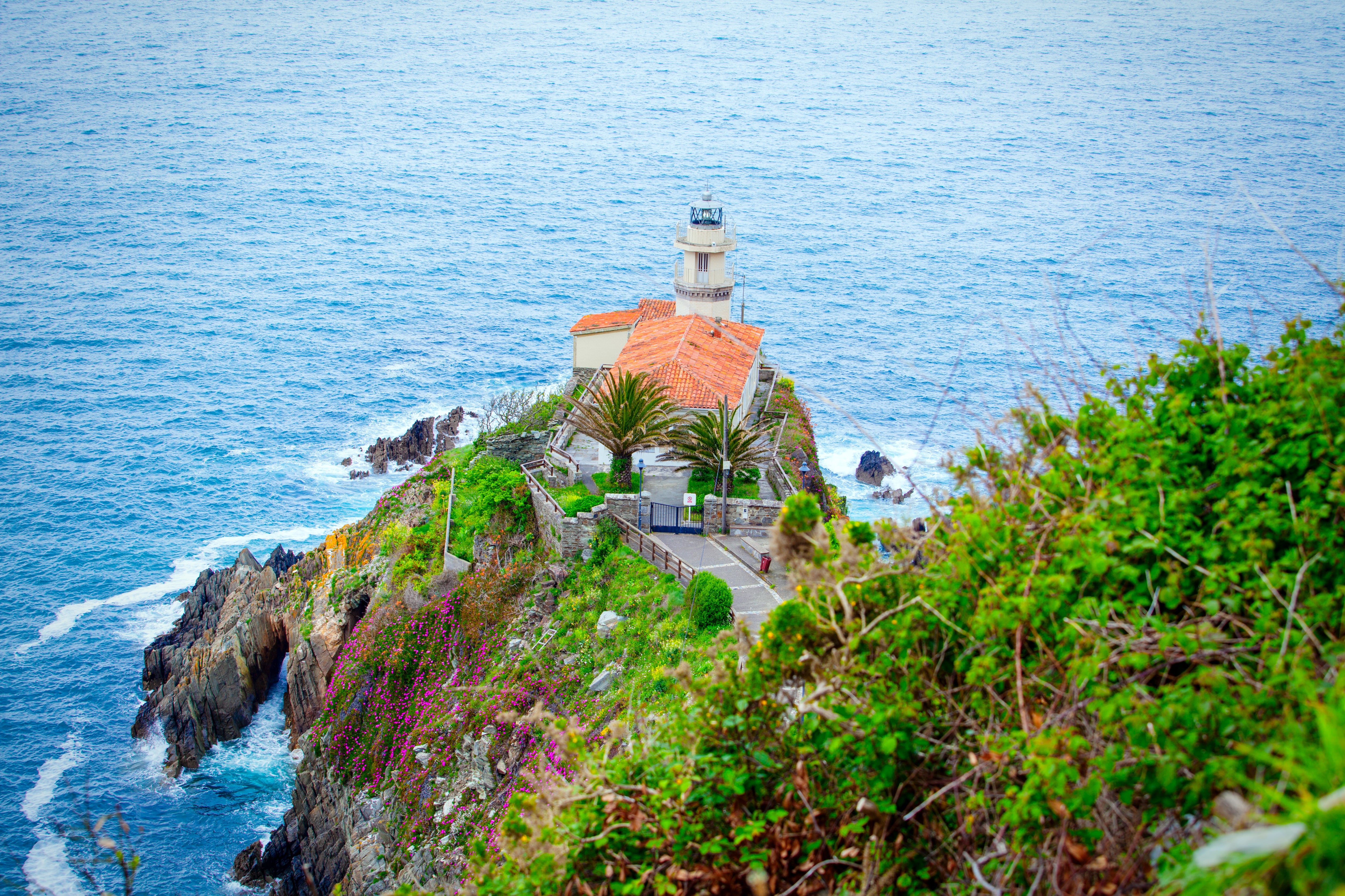 Faro de Cudillero, Asturias. Getty Images/iStockphoto.