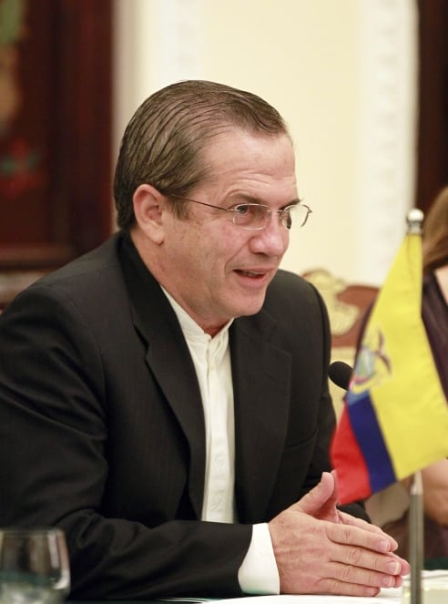 El canciller de Ecuador, Ricardo Patiño, durante un encuentro diplomático con Vietnam