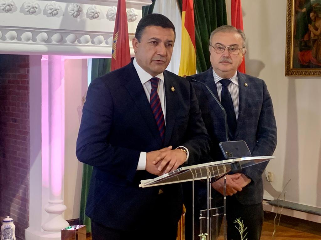 Carlos García y Pedro Cabrero en la presentación del proyecto de presupuestos