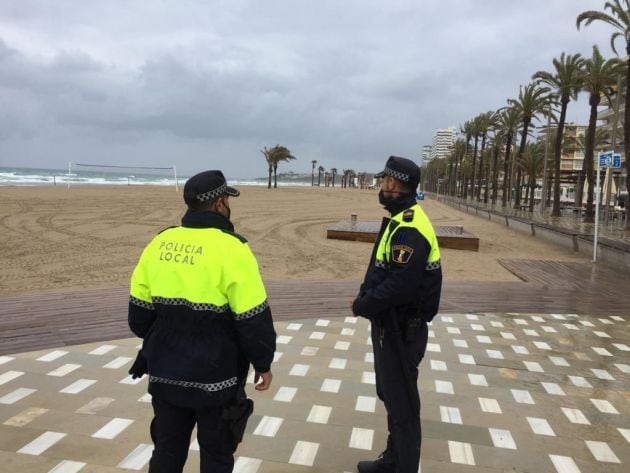 Las playas, vacías y libres de botellones en esta Santa Faz