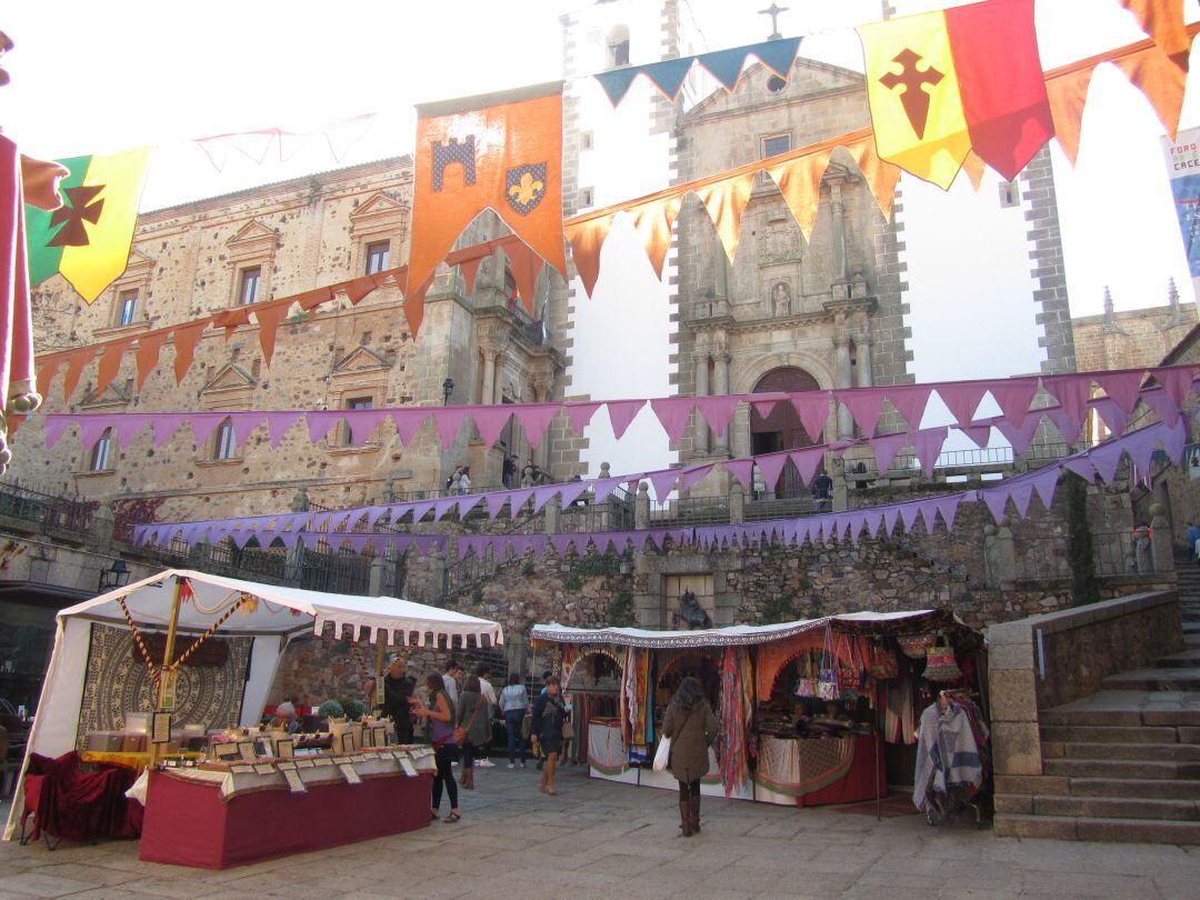 Plaza de San Jorge durante la celebración del Mercado Medieval de las Tres Culturas