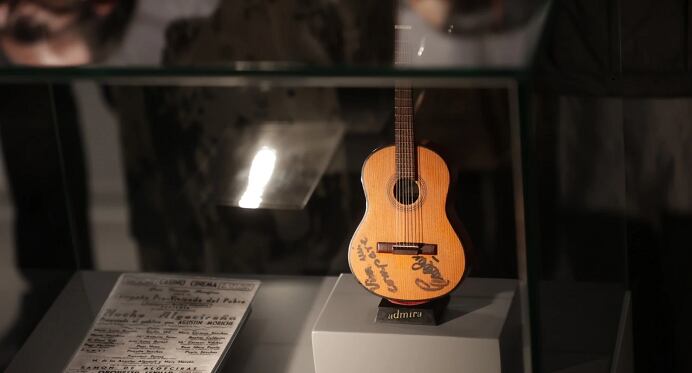 Guitarra firmada por Paco de Lucía en el Centro de Interpretación