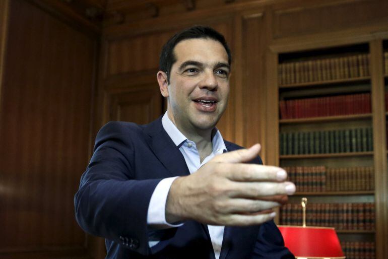 Greek Prime Minister Alexis Tsipras welcomes Egyptian Defense Minister General Sedki Sobhi (not pictured) at his office in Athens, June 12, 2015. Greece on Friday said the International Monetary Fund&#039;s decision to leave negotiations on a cash-for-reforms 