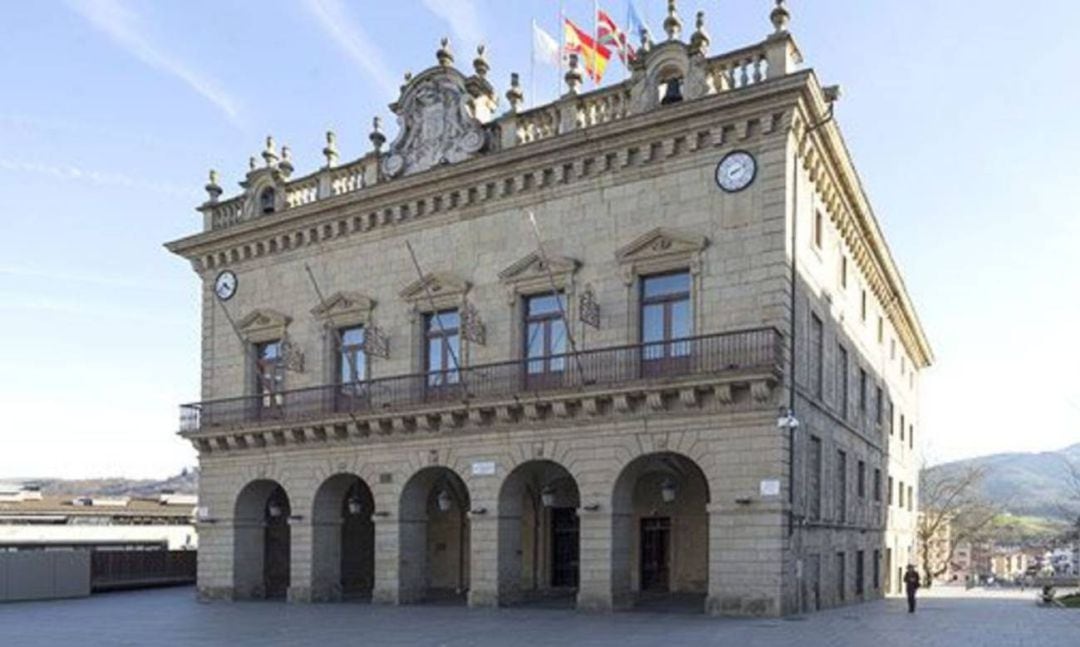 Imagen del Ayuntamiento de Irun desde la Plaza San Juan