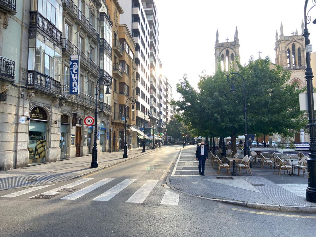 Vista calle Covadonga entre San Bernardo y Plazuela San Miguel