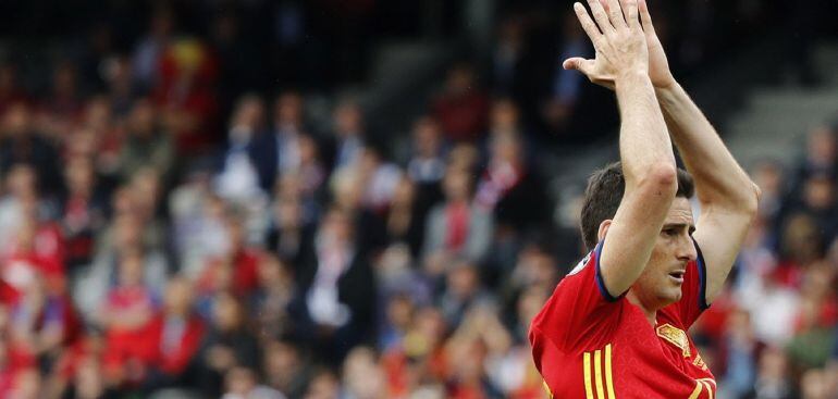 El delantero de la selección española Aritz Aduriz, durante el partido España-República Checa del Grupo D de la Eurocopa de Fútbol de Francia 2016, que se disputa hoy, 13 de junio de 2016, en el Estadio Municipal de Toulouse (Francia)