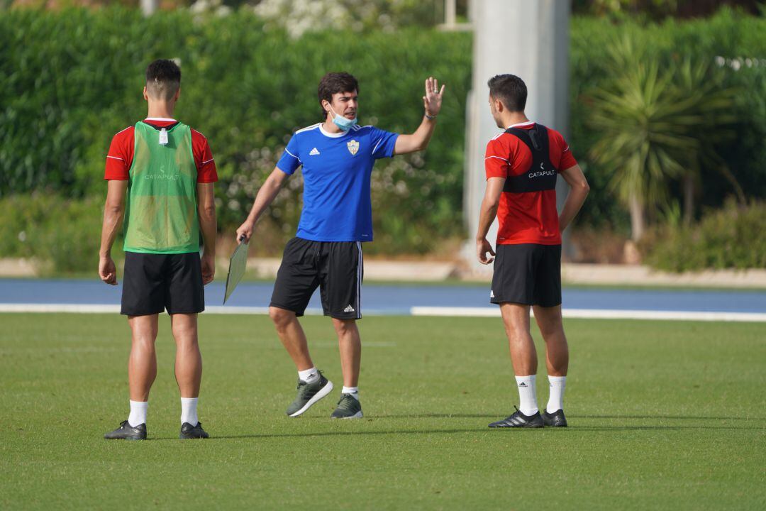 Mario Silva en el entrenamiento en el Anexo.