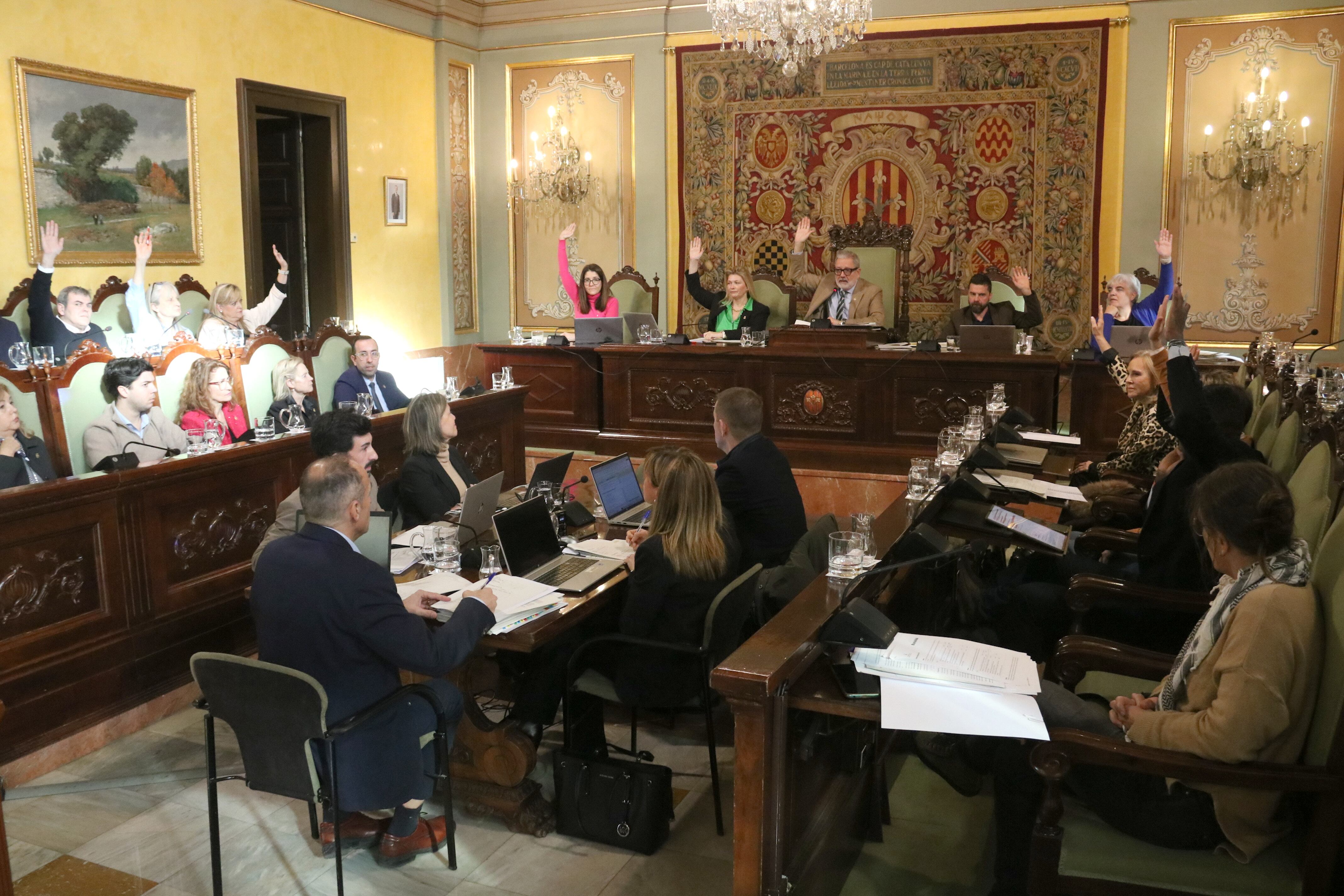 PSC i Junts en el moment de votar el pressupost de 2024 de l'ajuntament de Lleida. Foto: ACN.