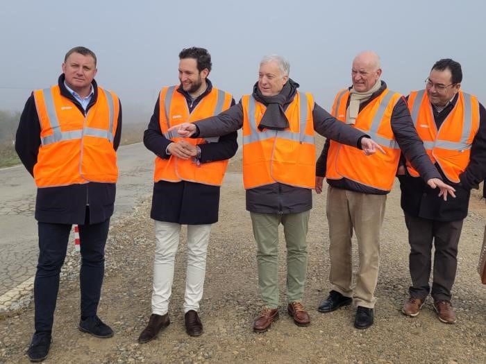 Octavio López ha visitado las obras de la A-1238 junto a Isaac Claver, Javier Sorinas, Miguel Ángel Arminio y José María Civiac. Foto: DGA