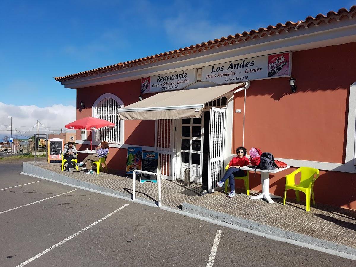 "Hemos tenido que despedir empleados": los estragos del incendio de Tenerife en los negocios