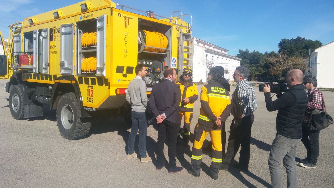 Camión y efectivos del IBANAT en una foto de archivo