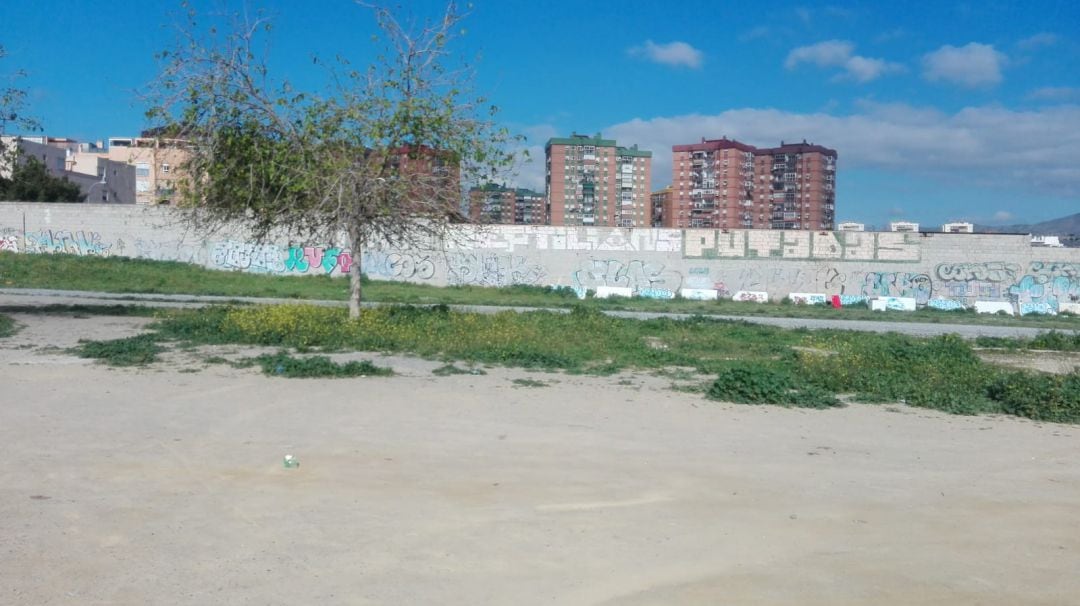 Situación actual de la parcela de 90.000 metros cuadrados donde fue proyectado el barrio más sostenible de Málaga 