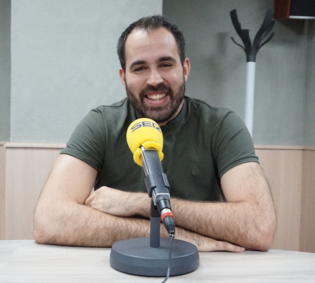 Fran Tirado vuelve al vestuario del Bm. Elda - C.E.E.