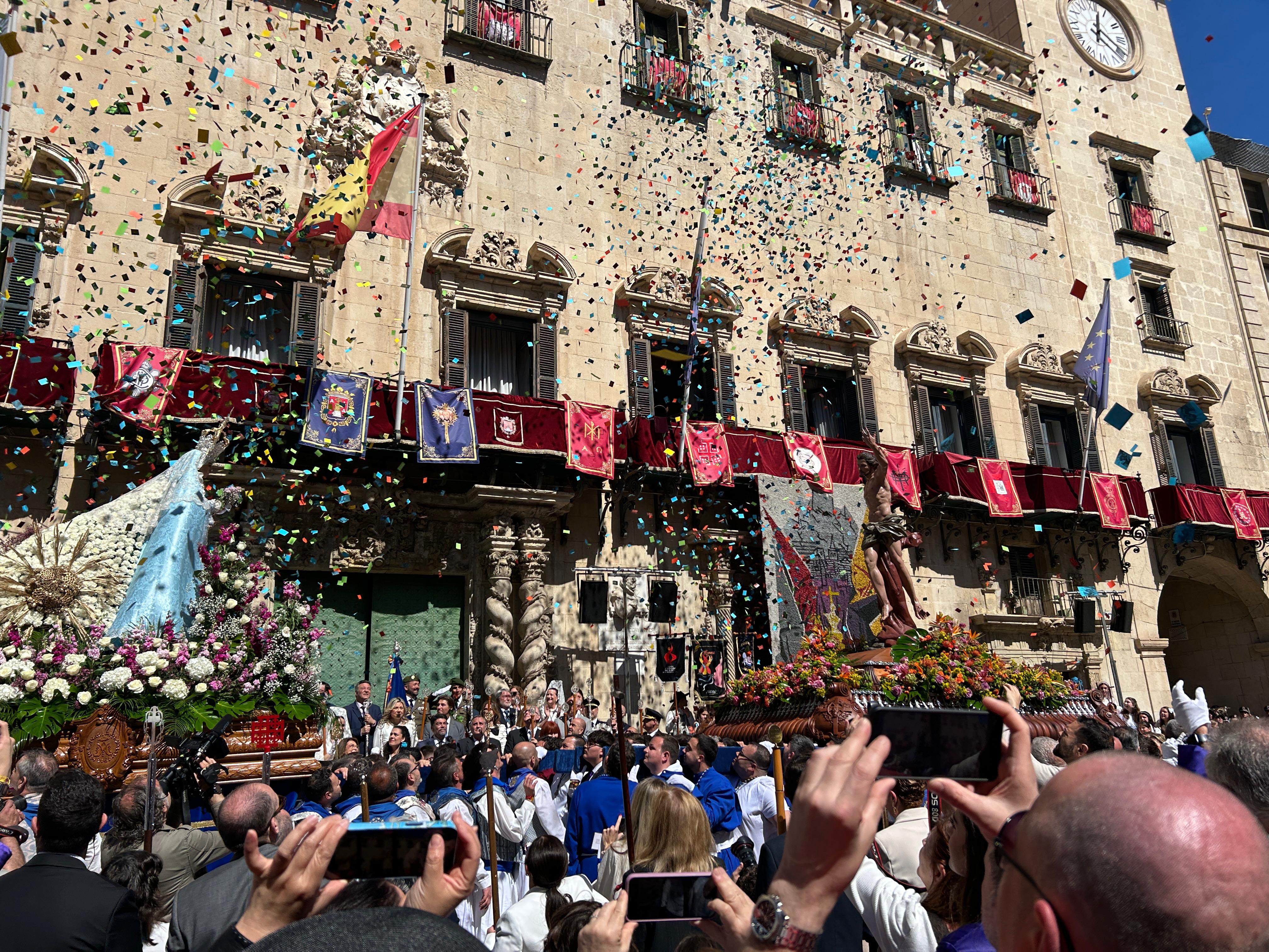 Encuentro entre el Cristo Resucitado y la Virgen de la Alegría. Foto: Ayuntamiento de Alicante