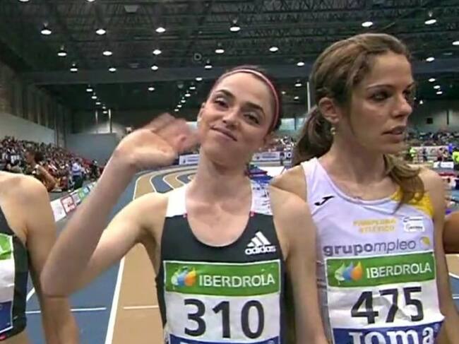 Celia Antón, sonriente en la línea de salida de la final de los 3.000 metros.