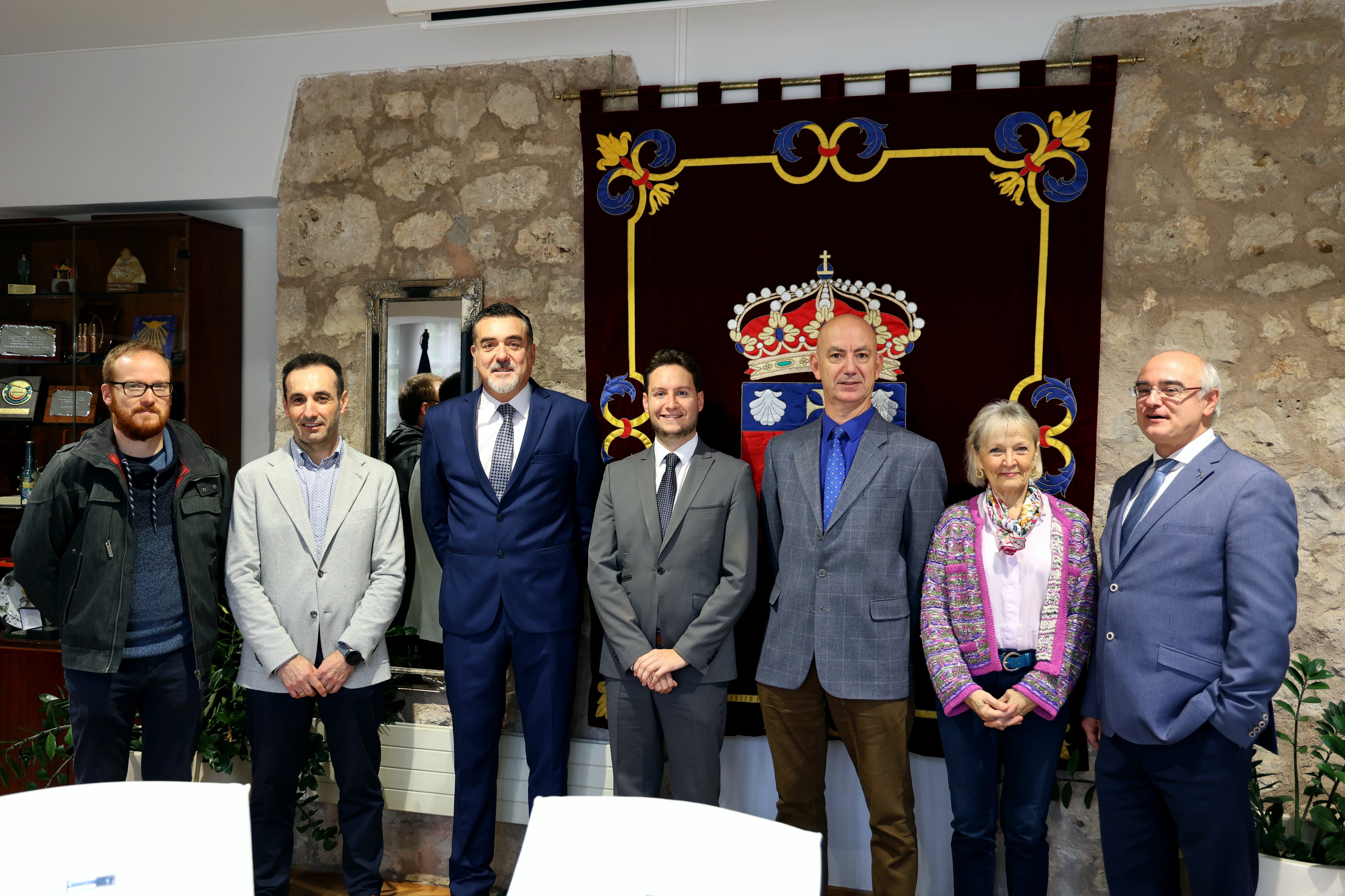 Representantes del ayuntamiento de Aranda y del equipo rectoral de la UBU en el encuentro para avanzar en los planes de extensión universitaria ribereña