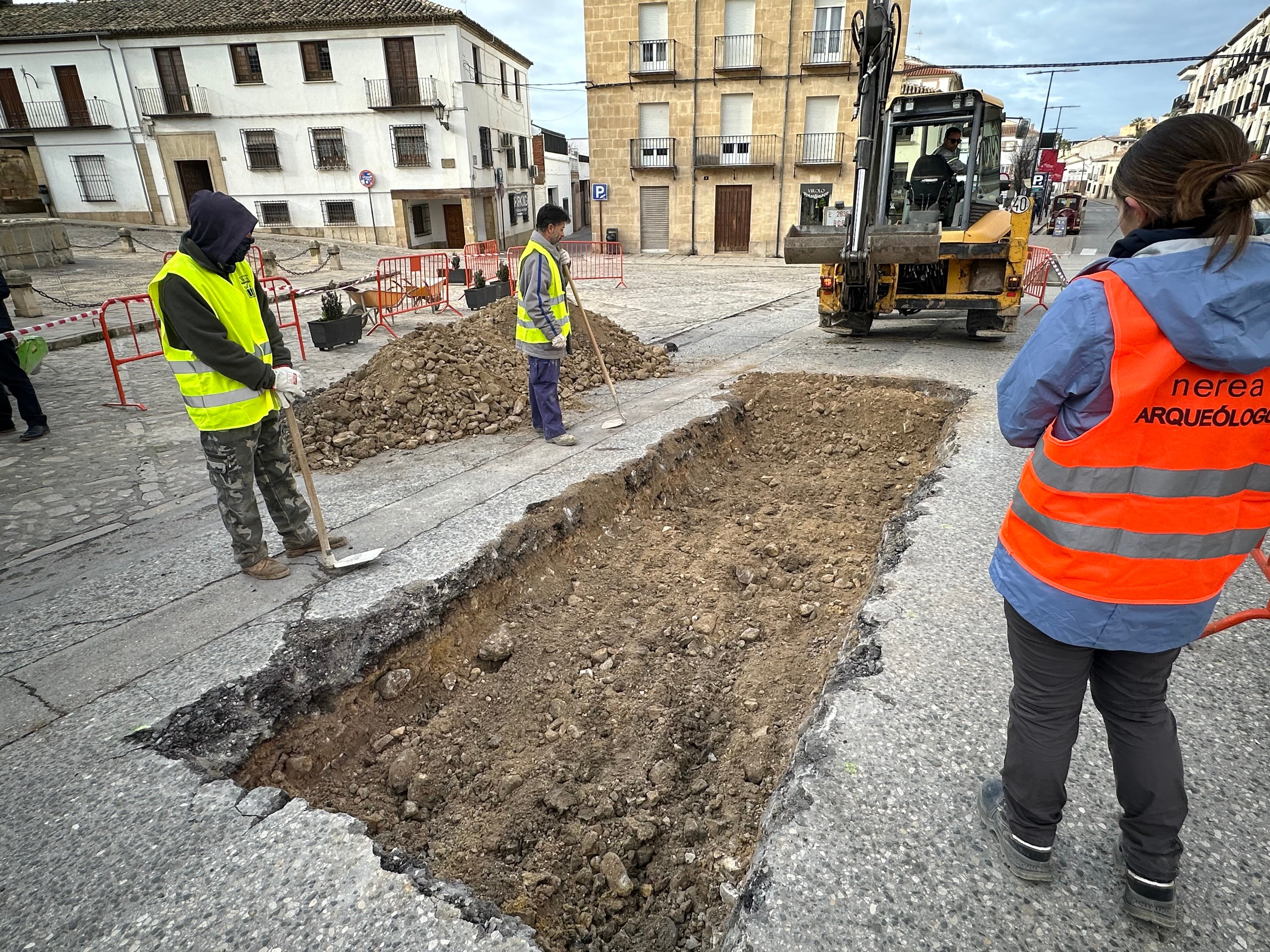 Arrancan las catas en el Paseo de la Constitución de Baeza y su entorno