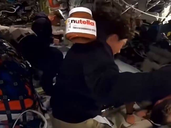 Un tarro de Nutella de los astronautas de la nave Orion se cuela en la retransmisión de la NASA.