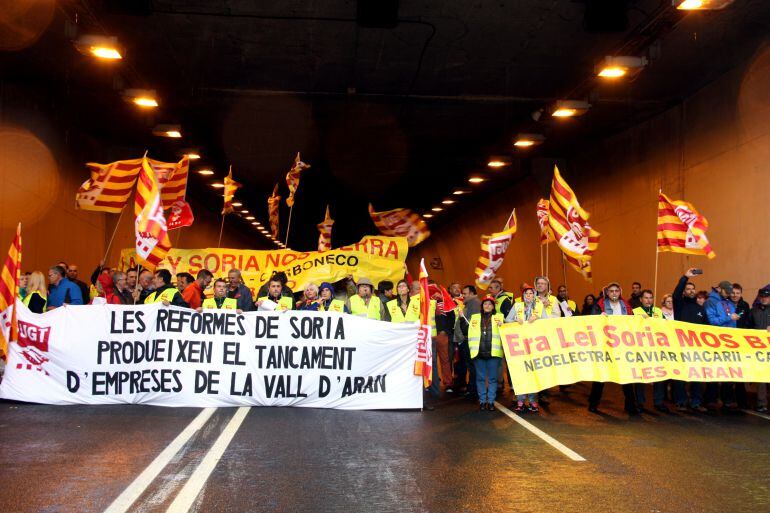 La plantilla de Neolectra és va manifestar el passat dia 10 d'octubre al túnel de Vielha. Actualment el Grup Neolectra (Carboneco i Neoelectra) es troba amb un ERO d'extinció presentat