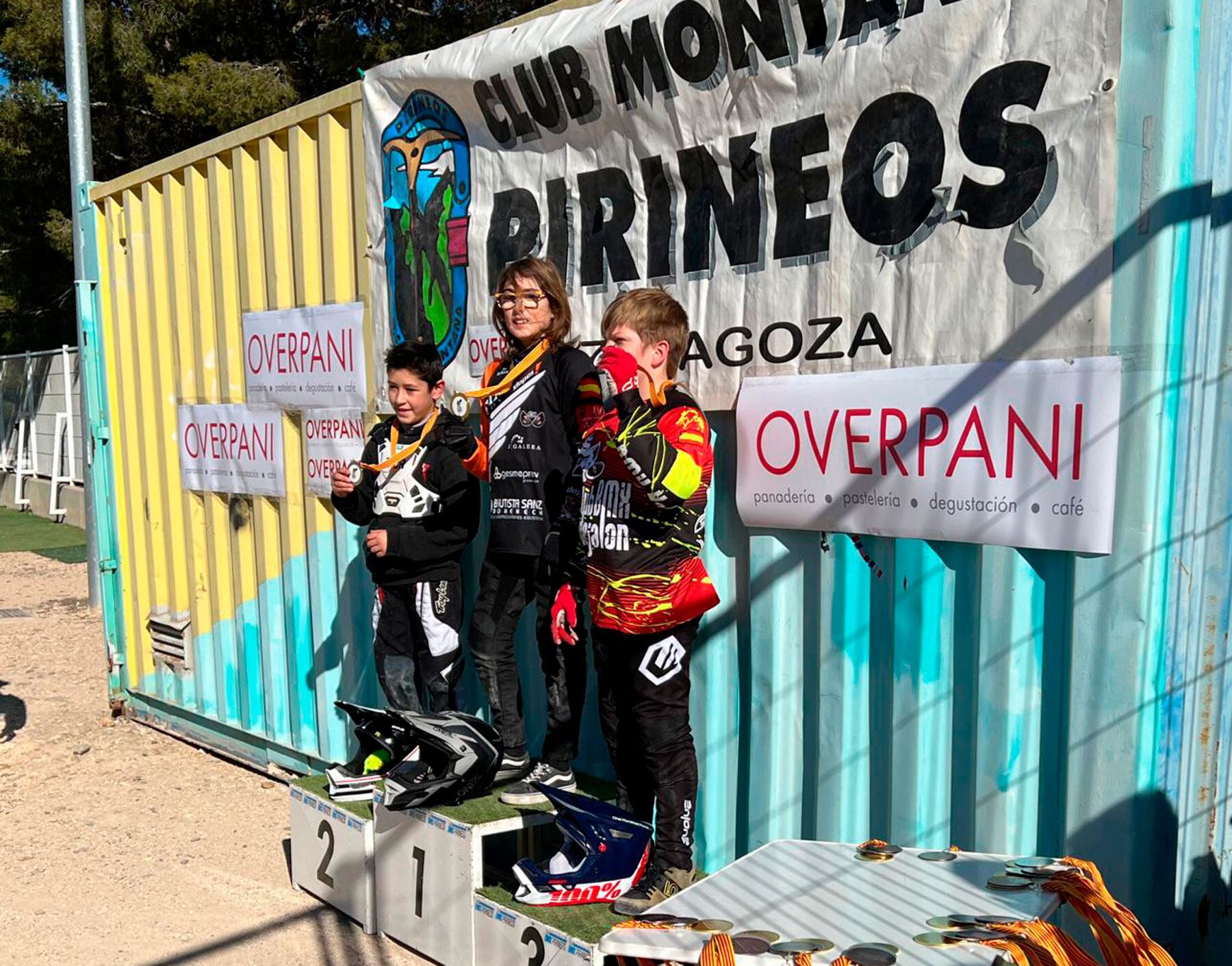 El rider Vicente García en lo más alto del podio de categoría alevín de la primera prueba del año