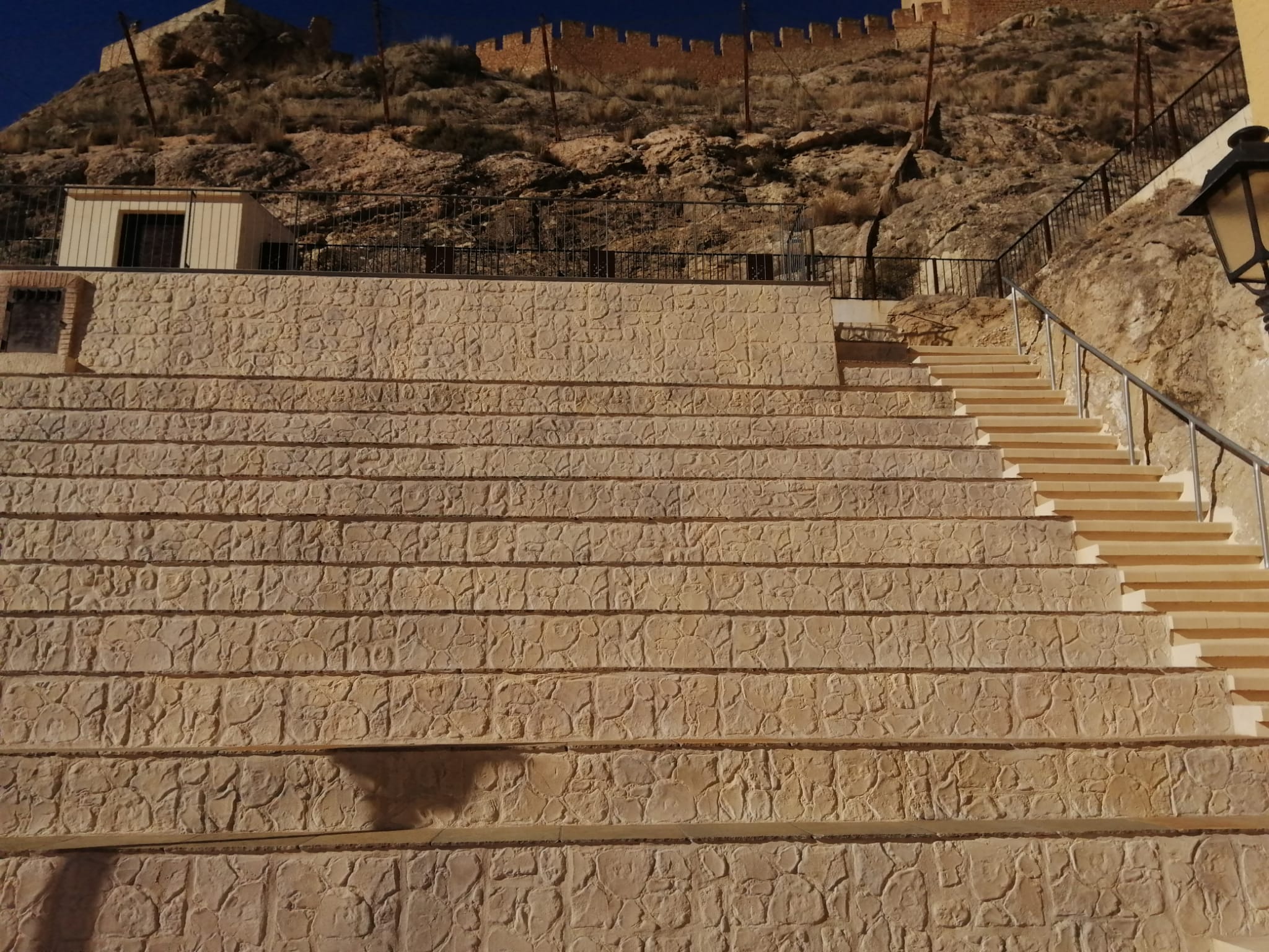 Escaleras remodeladas en la plaza de San Blas