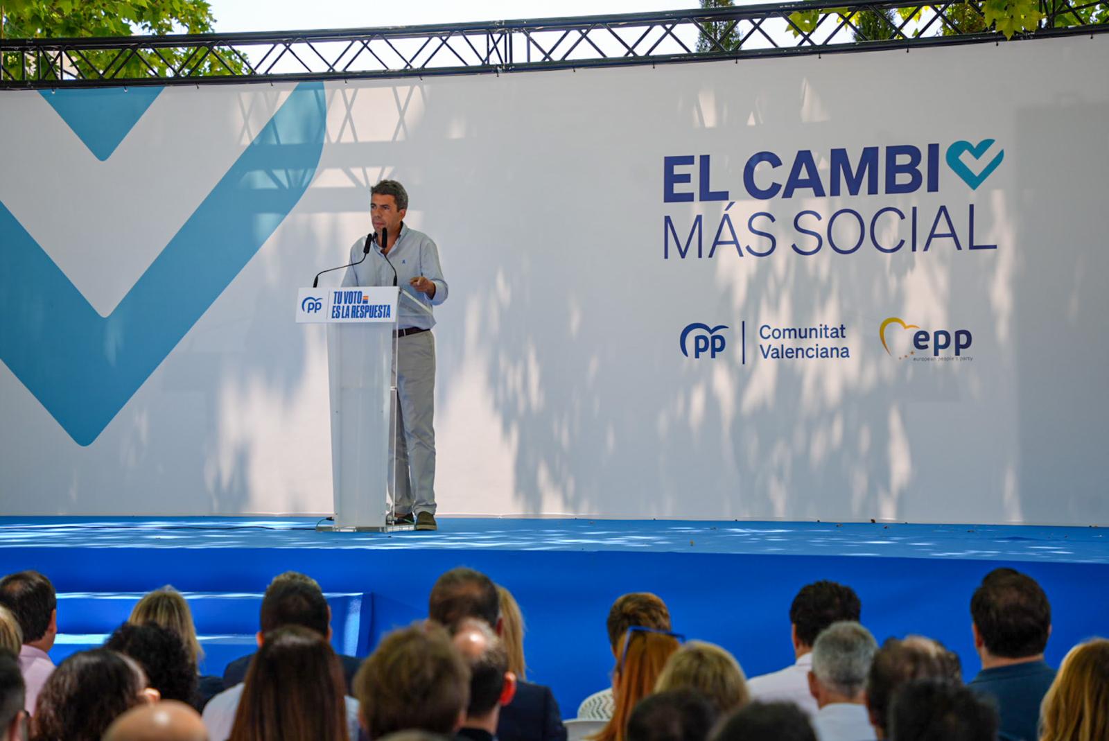 El president de la Generalitat y líder del PPCV, Carlos Mazón, ha participado este sábado junto a la secretaria general del PP, Cuca Gamarra, en una convención sobre política social.