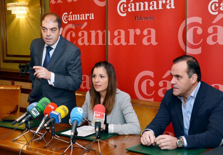 Imagen de archivo. De izqda a dcha: Lorenzo Amor, Presidente nacional de ATA; Soraya Mayo, presidenta de ATA de CyL, y Domiciano Curiel, delegado de ATA en Palencia