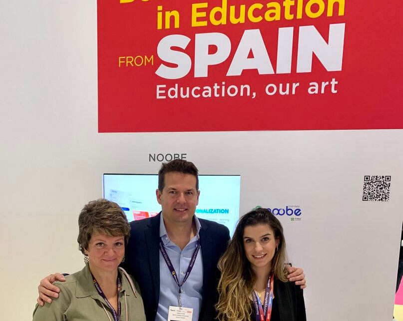 Ana Herruzo, César Albor y Fiorella Méndez