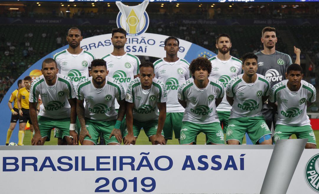 La plantilla del Chapecoense durante un encuentro del campeonato brasileño.