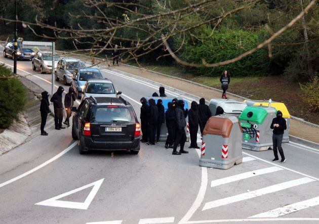 Barricadas que han montado los estudiantes de la UAB en Bellaterra