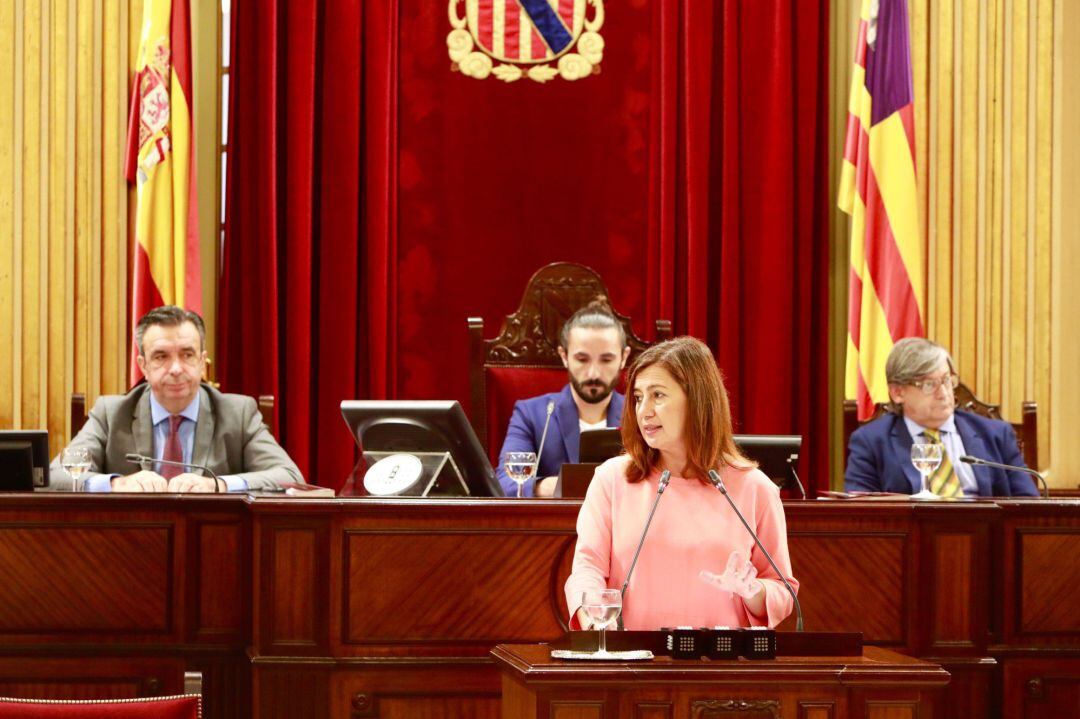 Francina Armengol durante el debate de la comunidad. 