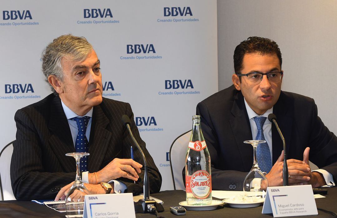 Carlos Gorria, director de la Territorial Norte de BBVA y Miguel Cardoso, economista jefe para España de BBVA Research