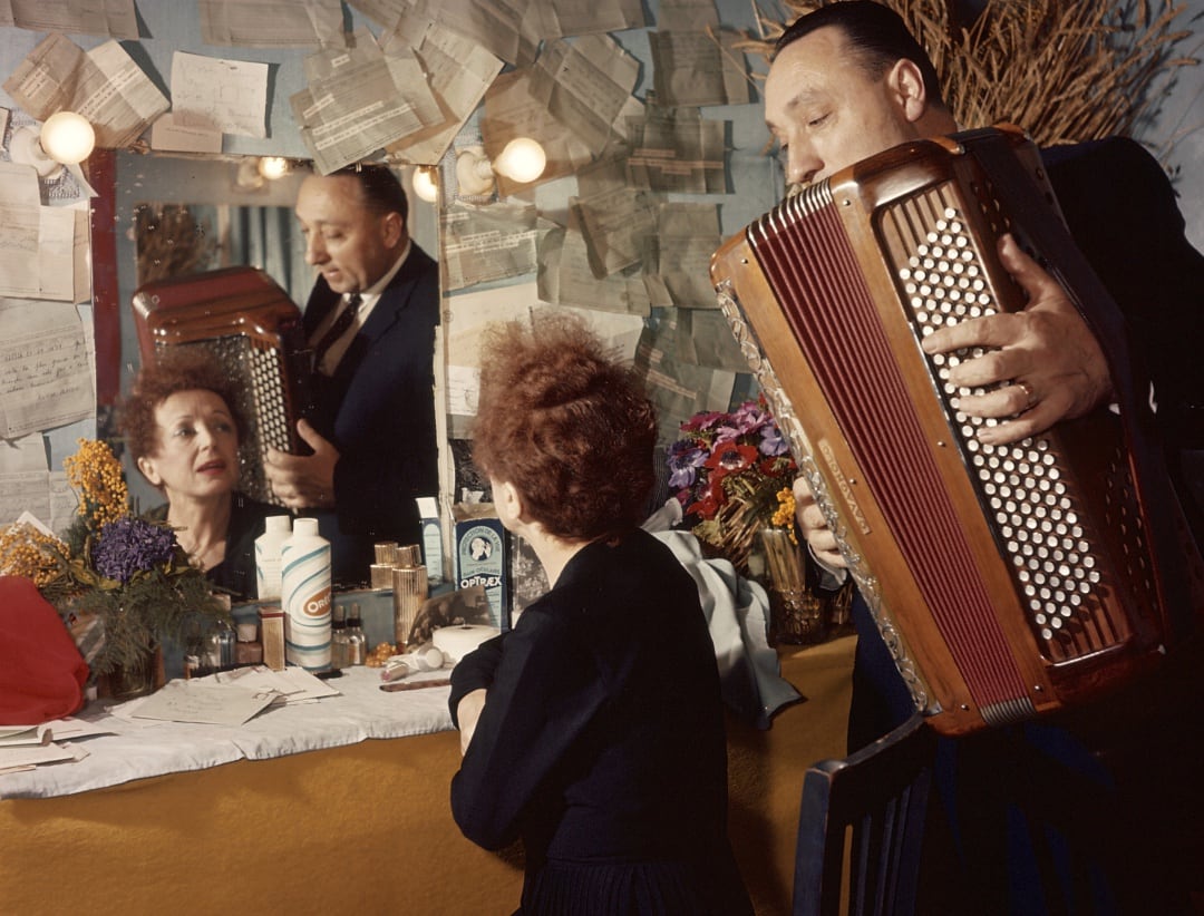 Piaf junto a Marc Bonel en París (1961)