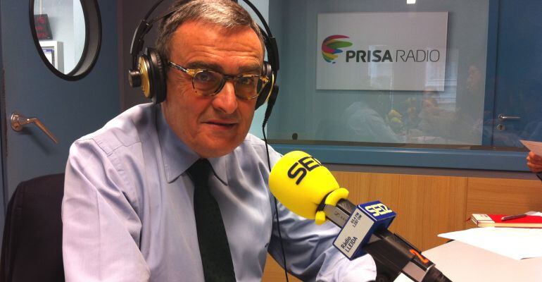 Àngel Ros, als estudis de Ràdio Lleida