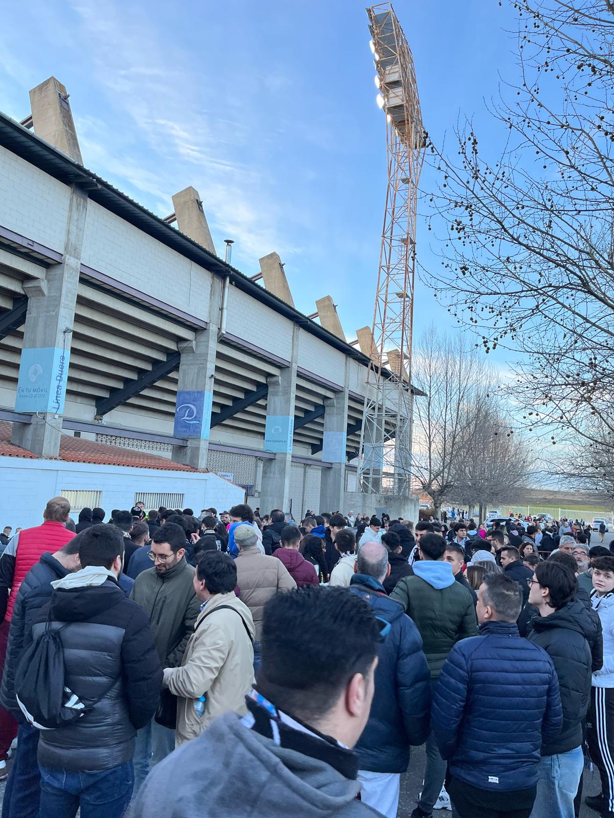 Los aficionados del Salamanca CF UDS, a las puertas del Helmántico este domingo/Cadena SER