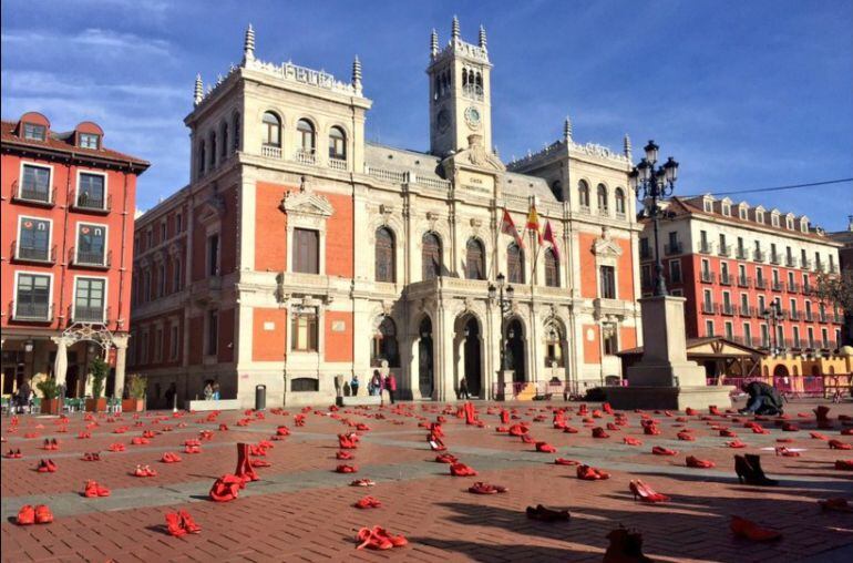 Homenaje en la Plaza Mayor a las víctimas de la violencia machista