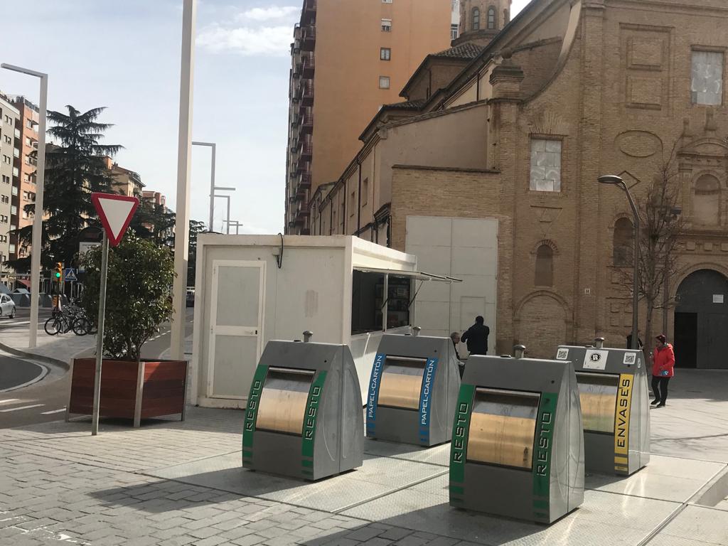 Situación del quiosco de prensa, en la plaza de Santo Domingo, ante la puerta del almacén