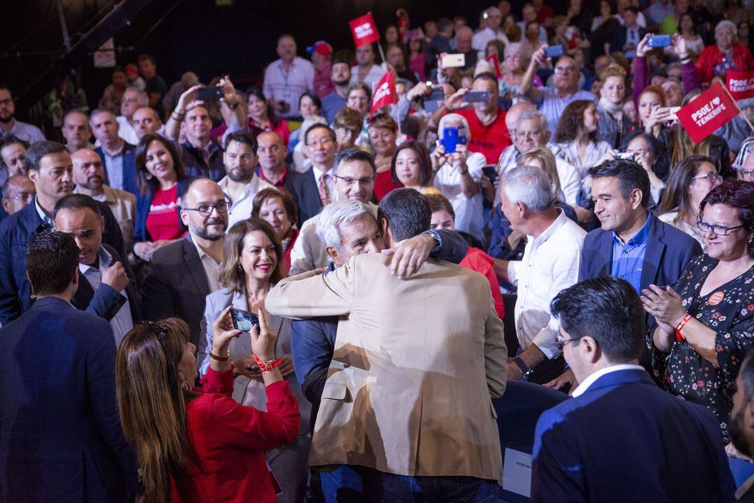 El secretario general del PSOE y presidente del Gobierno, Pedro Sánchez, interviene en un acto en Arona, Tenerife