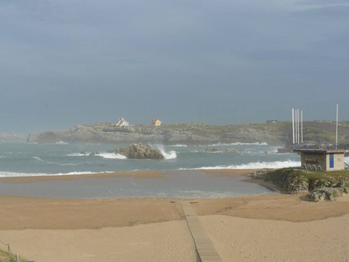 Cerradas al baño las playas de San Juan de la Canal y Virgen del Mar