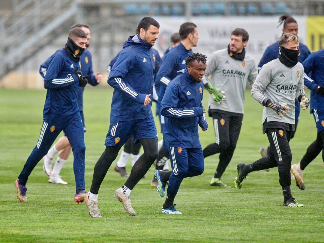 La plantilla del Real Zaragoza durante un entrenamiento de la semana en la Ciudad Deportiva