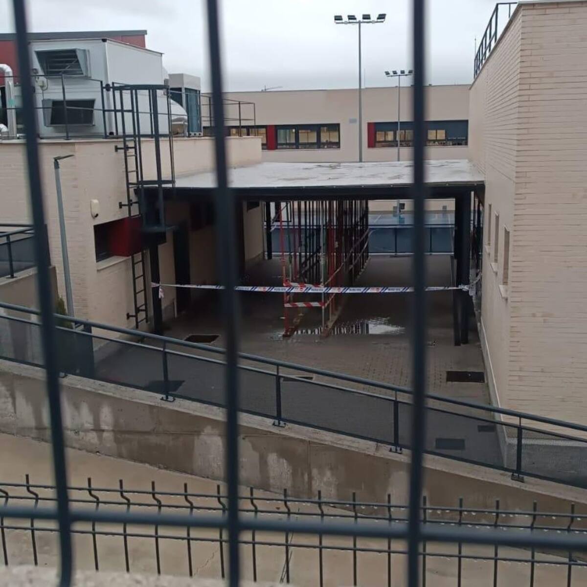 Temperaturas extremas y problemas estructurales en el colegio Héroes del Dos de Mayo de Colmenar Viejo