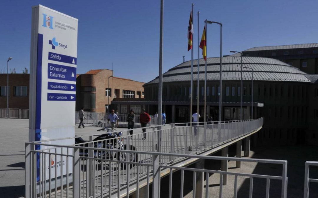 Puerta de acceso al Hospital de Segovia